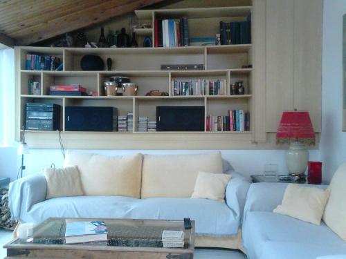 Roof-top garden apartment really well located in Athens