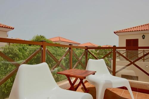 Casa Silencio, Villa with terrace, garden and large pool area