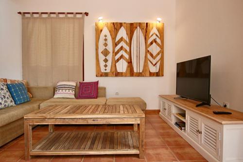 Casa Silencio, Villa with terrace, garden and large pool area