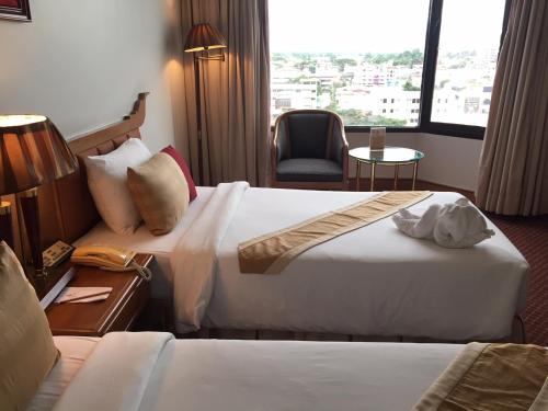 Postel nebo postele na pokoji v ubytování Laithong Hotel