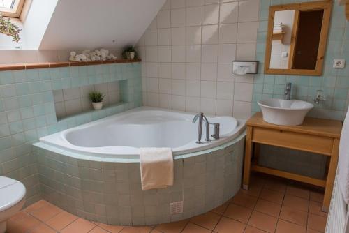 Koupelna v ubytování Hotel Koníček