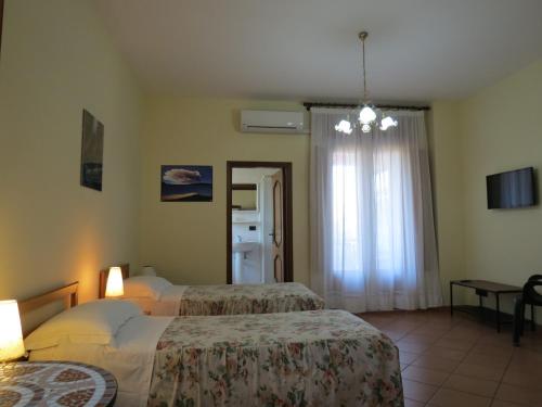Katil atau katil-katil dalam bilik di B&B Villa Refe