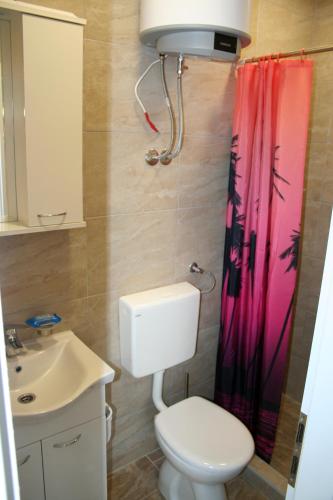a small bathroom with a toilet and a sink at Apartman MajaS 2 rooms terase parking in Makarska