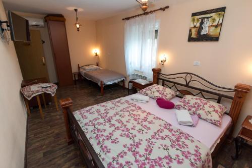 a bedroom with a large bed with pink sheets and pillows at APARTMA in SOBE PILIH in Vipava