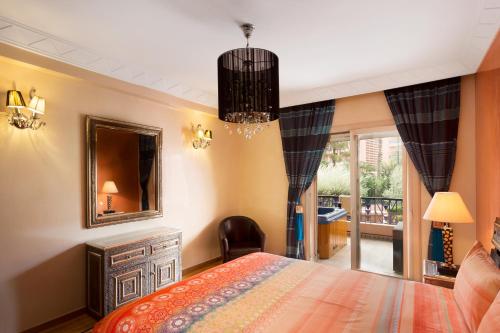 Letto o letti in una camera di The Sapphire Apartment with Private Swimming Pool & Hot Tub - Hivernage Quarter - By Goldex Marrakech
