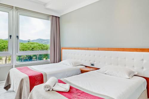 Un pat sau paturi într-o cameră la Italiana Hotels Florence