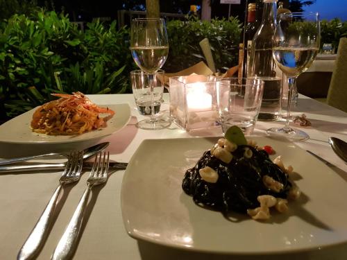Makanan di atau berdekatan hotel
