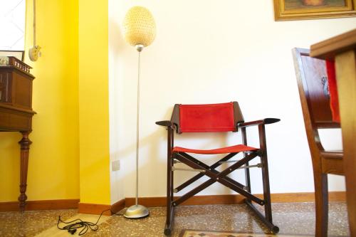 a chair in a room with a microphone at Le Gemme di Pigna in Pigna