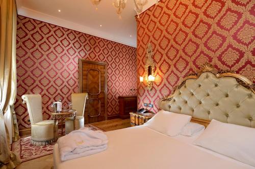 Hotel Ai Reali - Small Luxury Hotels of the World photo 57