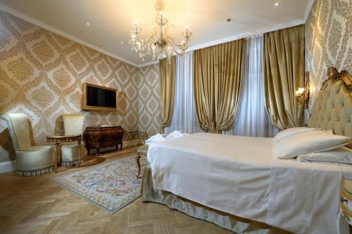 Hotel Ai Reali - Small Luxury Hotels of the World photo 56