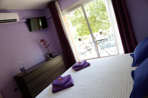 Katil atau katil-katil dalam bilik di PISO EXTERIOR COMPLETO A 20 ' DE BARCELONA.