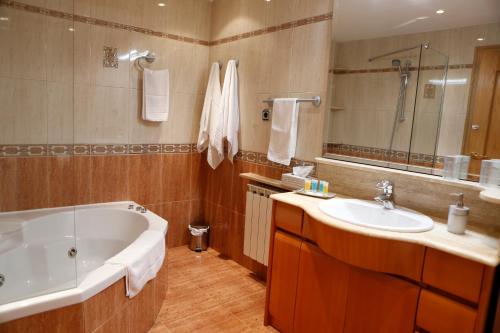 Bilik mandi di PISO EXTERIOR COMPLETO A 20 ' DE BARCELONA.