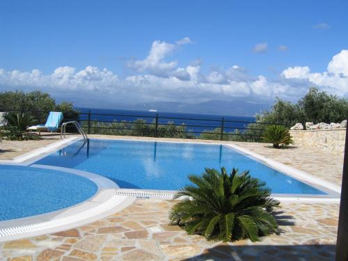 Piscine de l'établissement Blue Horizon ou située à proximité