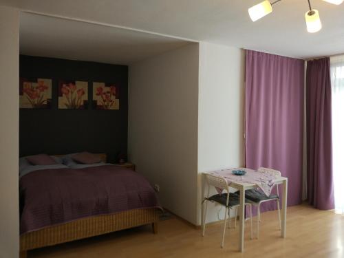 Katil atau katil-katil dalam bilik di HAUSBURG studio. City view