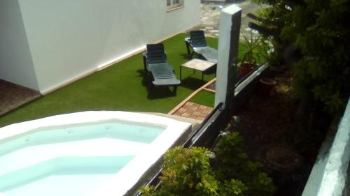 En udsigt til poolen hos Casa Manuel Iris eller i nærheden