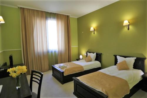 Ένα ή περισσότερα κρεβάτια σε δωμάτιο στο Hotel Neptun