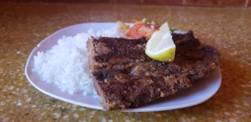 Makanan di atau berdekatan hotel