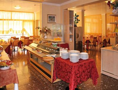 A restaurant or other place to eat at Hotel Paron