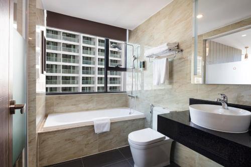 Ванная комната в V Hotel Nha Trang