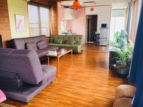 Ruang duduk di Endless Summer Okinawa North