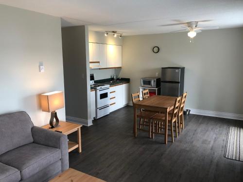 Dapur atau dapur kecil di Shores of Deer Lake