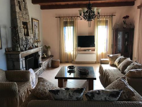 TV a/nebo společenská místnost v ubytování Loy Loy House