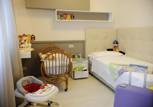 a bedroom with a bed and a baby crib at Hotel Ariston & Apartments in Varazze