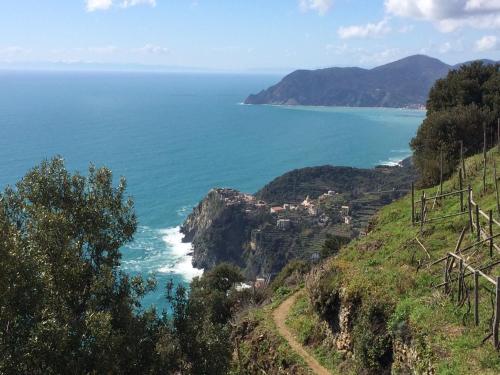 a view of the ocean from a hill at Appartamento vacanze "Borgo Cinque Terre" Volastra Manarola in Volastra