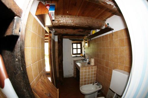 Vonios kambarys apgyvendinimo įstaigoje Rochefort Valferret