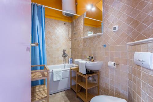 a bathroom with a sink and a toilet and a tub at Divna Apartments and Rooms in Račišće