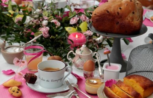 a table topped with a cup of coffee and a cake at Un Air de Campagne in Couloisy