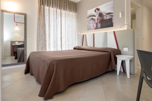 a bedroom with a bed with a brown blanket at Guesthouse Verona in Verona