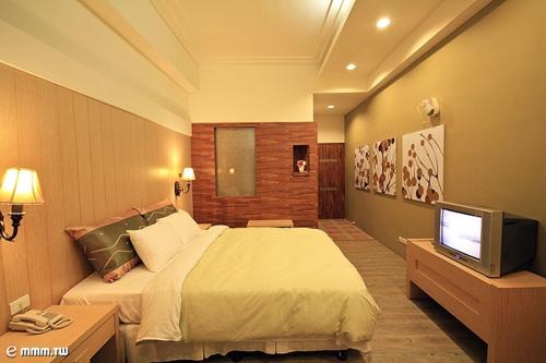 Un pat sau paturi într-o cameră la Niuniu & Meng Ka Homestay