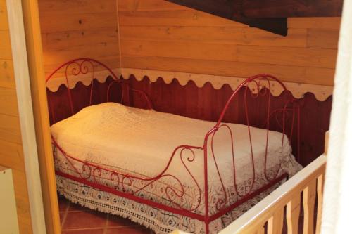 Ένα ή περισσότερα κρεβάτια σε δωμάτιο στο Mas Michel et Josiane
