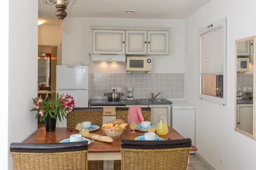 a kitchen with a table with food on it at Residence Mare e Monte in Favone
