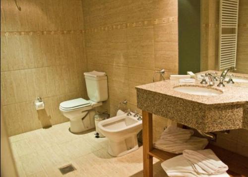 A bathroom at Hotel Comercio