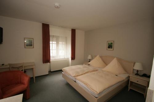 Postel nebo postele na pokoji v ubytování Hotel Ännchen