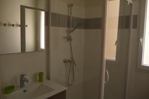 Koupelna v ubytování Les Oliviers