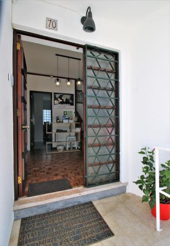 Η πρόσοψη ή η είσοδος του Casa70