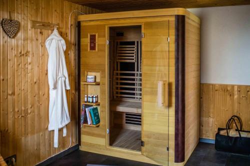 a room with a shower with a dress on a rack at Almhütte in Kärnten in Goding