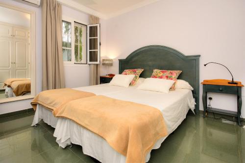 Ένα ή περισσότερα κρεβάτια σε δωμάτιο στο La Retreat