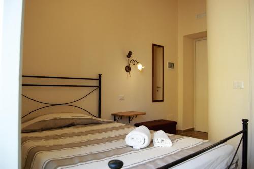 Letto o letti in una camera di B&B The Tower