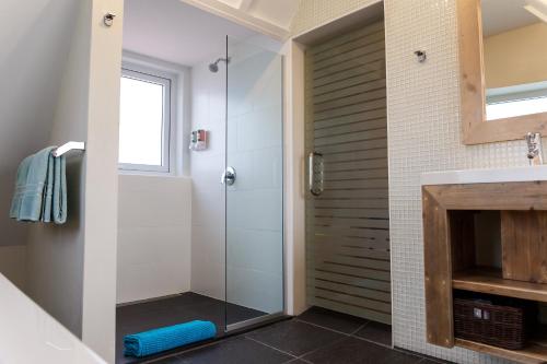 Et badeværelse på Aruba Boutique Apartments - Adults Only