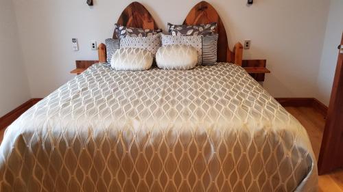 a bedroom with a large bed with many pillows at Bruntwoodlodge in Cambridge