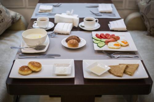 Comida en o cerca de este hotel