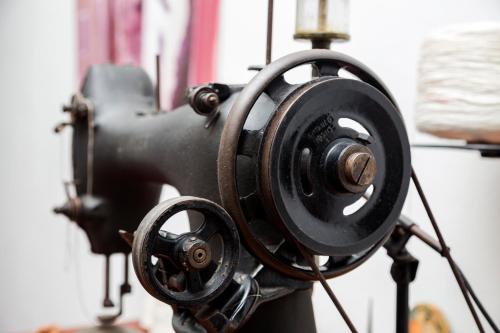 a close up of a camera on a tripod at Quinta do Covanco in Alenquer
