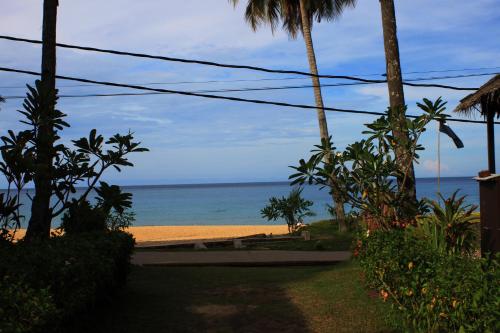 a pathway to the beach with the ocean in the background at 1511 Coconut Grove in Tioman Island