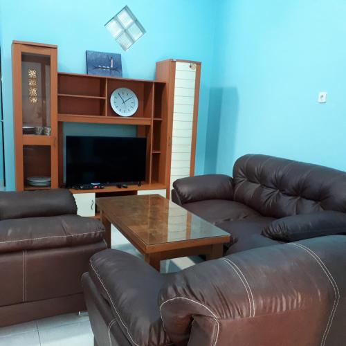 Ruang duduk di KJ Gold House Senggigi
