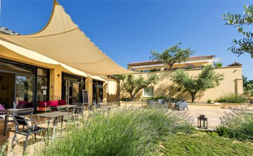 Gallery image of Le Clos Saint Michel Resort & Spa in Malaucène