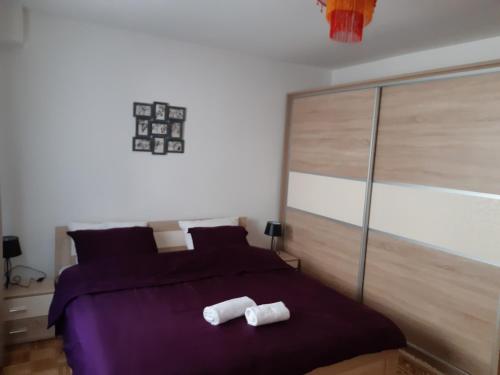 Llit o llits en una habitació de Emina